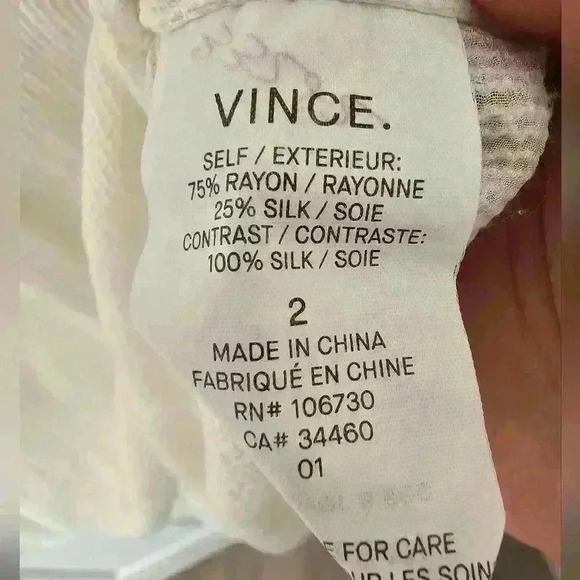 VINCE OFF WHITE RAYON/SILK CREPE PULLOVER STYLE BLOUSE SIZE 2 - Picture 3 of 10